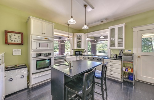 Kent Casa | Casa histórica de Auburn en 37 acres con lago privado!