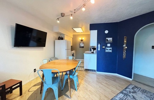 Barelas Apartamento | Historic Bakery Storefront-Private Yard & Laundry