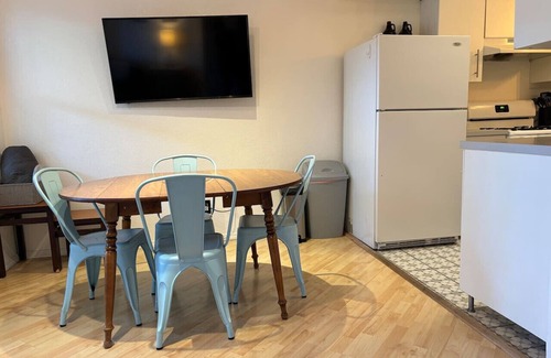 Barelas Apartamento | Historic Bakery Storefront-Private Yard & Laundry