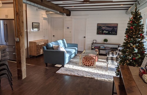 Goshen Casa | Granero histórico de 2 dormitorios - Vista al hipódromo