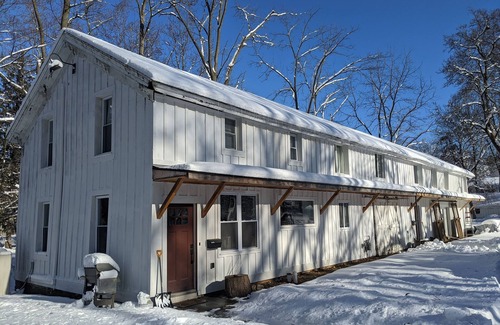 Goshen Casa | Granero histórico de 2 dormitorios - Vista al hipódromo