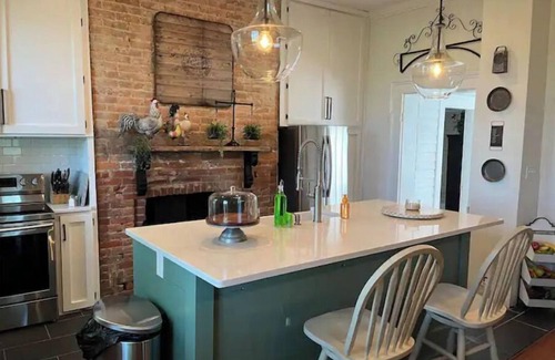 White Mills Otro | Historic Bland-Overall home on 508 private acres. Blue Oval/Etown Sports Complex