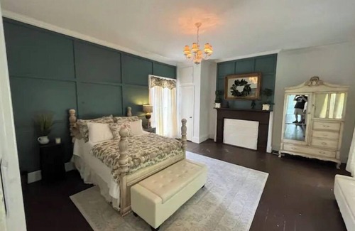 White Mills Otro | Historic Bland-Overall home on 508 private acres. Blue Oval/Etown Sports Complex