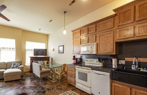De Soto Apartamento | Historic building with comfortable rooms in De Soto