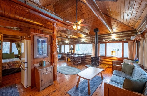 Eureka Springs Casa | The Perch Cabin 6, Lake Lucerne Historic Cabin