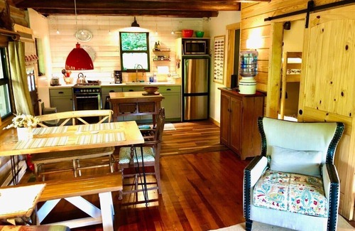 Eureka Springs Cabina | Cabaña frente al lago: ¡Vistas y encanto!