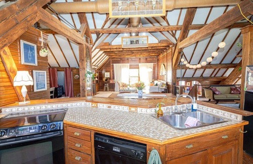 Lindenwald Apartamento | Historic Carriage House: Unique Stay in the Heart of Hamilton