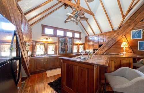 Lindenwald Apartamento | Historic Carriage House: Unique Stay in the Heart of Hamilton