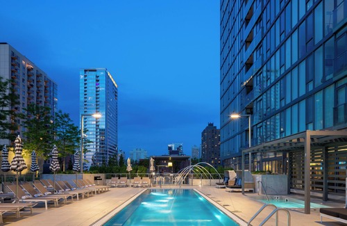 Near North Side Apartamento | Historic Charm & Modern Luxury in Chicago’s Iconic Old Town - Stay Level!