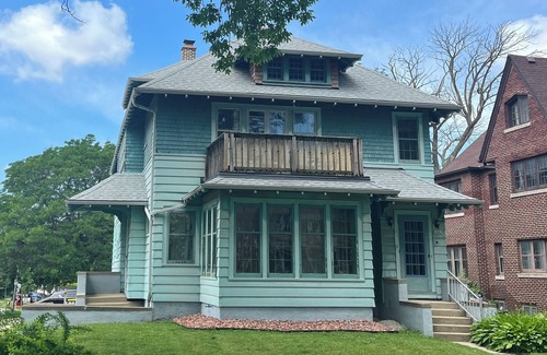 Downer Woods Casa | Historic Charm Near Lake Michigan & UWM — Spacious 1920s Lower Flat