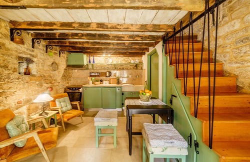 Kastel Sucurac Casa | Histórica y encantadora casa de piedra Kala junto al mar