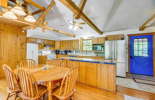 Rucker Casa | Historic Clark Cabin with Deck and Fishing Pond Access