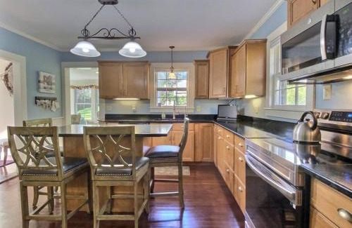 Litchfield Historic District Casa | Historic Colonial Pool Walk to Town