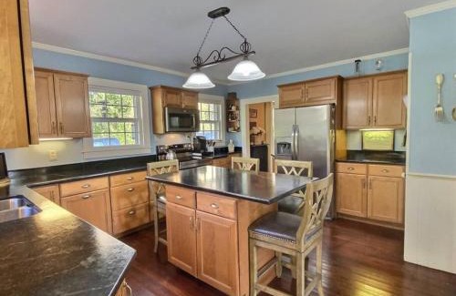 Litchfield Historic District Casa | Historic Colonial Pool Walk to Town