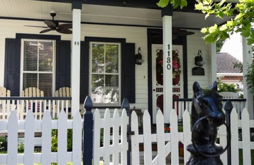 Village Green Casa | Historic cottage on tree lined Washington Street - Pet Friendly!! Fenced yard