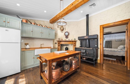 Colebrook Cabaña | Historic Court House and Gardens