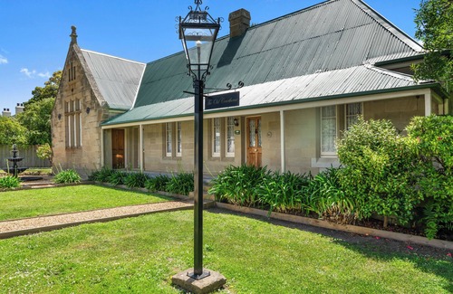 Colebrook Cabaña | Historic Court House and Gardens