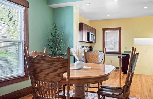 Bedford Apartamento | Historic District|Fully Stocked Kitchen|Coffee Bar|Sleeps 6