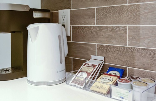 Mill Lake Apartamento | Historic Downtown Abbotsford 1 bedroom apartment sleeps 4