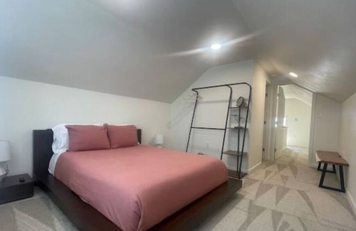 Tri-Cities Casa | Historic Downtown Kennewick home with large private backyard