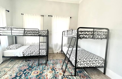 Near East Side Casa | Historic Downtown Oasis, Alamo dome, Riverwalk,