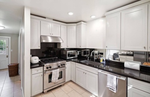 University South Casa | Historic Downtown PA House W/Sauna