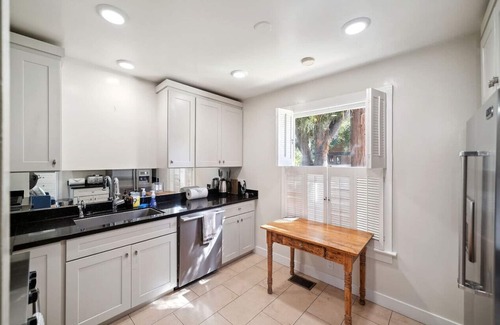 University South Casa | Historic Downtown PA House W/Sauna