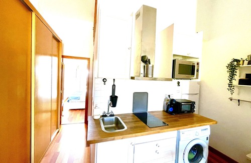 Barrio del Carmen Apartamento | HISTORIC DOWNTOWN VALENCIA's Lovely Apartment for 4 Guests.