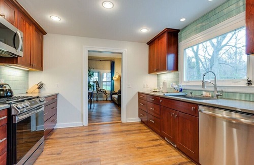 Inglewood Casa | Historic East Nash Sleeps 4