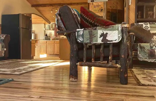 Port Kent Cabaña | Historic Edgehill Cottage