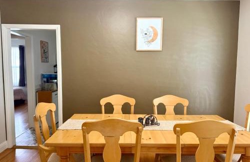 Riviera - Westchester Apartamento | Historic, Family-Friendly Home in Downtown