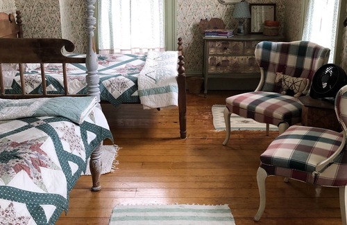 Palmyra Cama Y Desayuno | Historic farm in Palmyra NY near historic sites, Erie Canal, CMAC and wineries