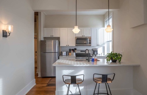 Floyd Apartamento | Historic Farmer’s Supply- 1bd/1bth DT Floyd #204