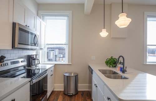 Floyd Apartamento | Historic Farmer’s Supply- 1bd/1bth DT Floyd #204