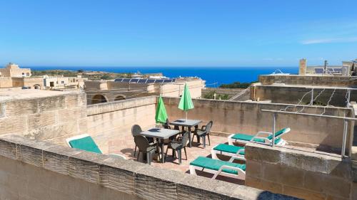 Nadur Casa | Historic Farmhouse close to San Blass Beach with Courtyard, Kitchen Terrace and Rooftop Pool
