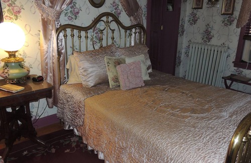 Gettysburg Hotel | Historic Farnsworth House Inn