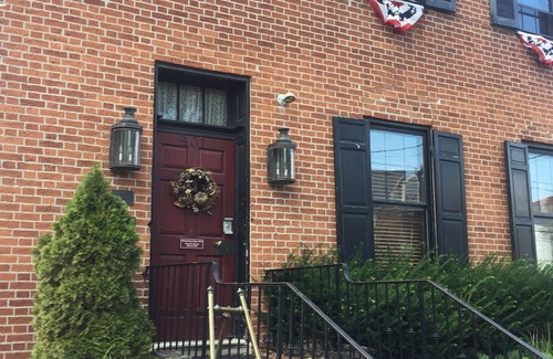 Gettysburg Hotel | Historic Farnsworth House Inn