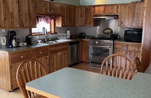 South Gibson Casa | Historic former bed and breakfast - 15 min to Elk Mountain Ski Resort