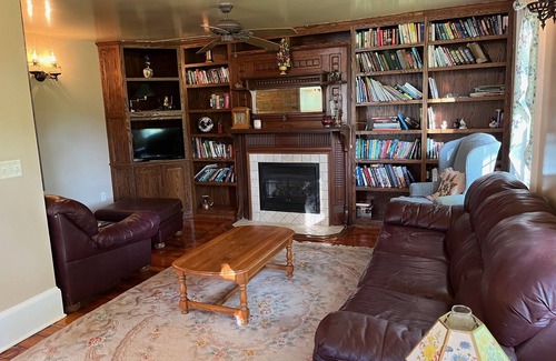 South Gibson Casa | Historic former bed and breakfast - 15 min to Elk Mountain Ski Resort