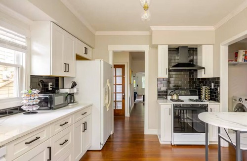 Ohio City Casa | Historic Gem Entire Home Mins 2 Mrkt, Dwntwn, & Trails, 2 King Beds, Arcade