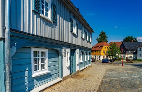 Neusalza-Spremberg Apartamento | Historic. Generous. Modern.