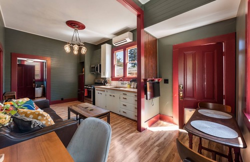 Healdsburg Casa | Historic Guest House on Plaza Street