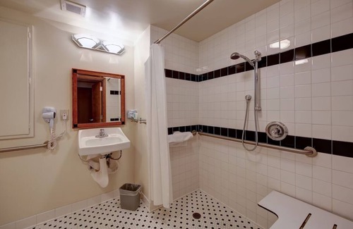 Harbor Hotel | Historic Harbor Haven! Minutes to Long Beach Cruise Terminal, Pets Allowed