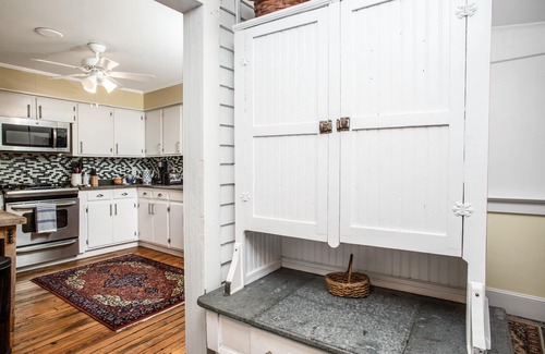 New Bern Casa | Historic Heath House steps from the Neuse River