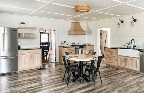 Otwell Casa | Historic Home by Dogwood Lake/Glendale