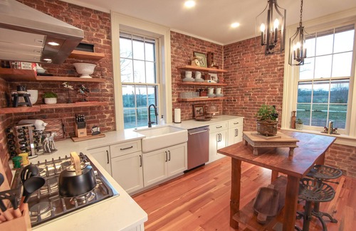 Shelbyville Otro | Historic Home Farm Stay in the Heart of Bourbon Country