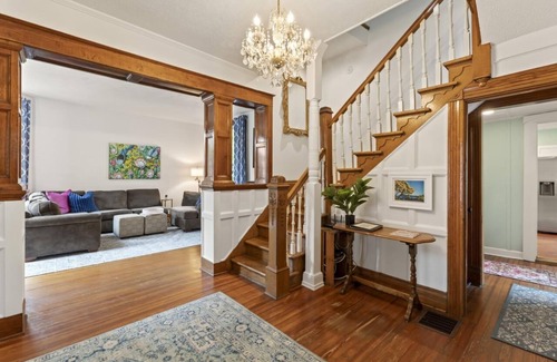 Shelbyville Casa | Historic home freshly renovated on the Bourbon Trail