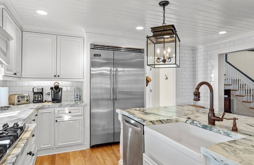 Emerald Isle Casa | Historic home in seaside village of Swansboro w/ private beach parking