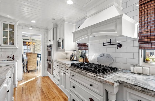 Emerald Isle Casa | Historic home in seaside village of Swansboro w/ private beach parking