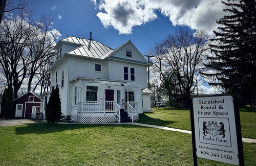 Merrimac Casa | Historic Home Near Wi Dells, Lake Wi & Party Space Avail!